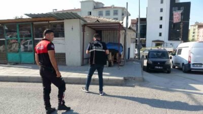 Seyyar satıcı ile müşteri arasındaki “pahalı ürün” tartışması kanlı bitti.