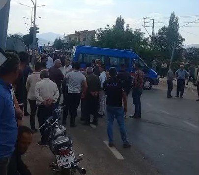 Deprem konutlarının yapılacağı alanda tansiyon yükseldi. Çok sayıda yaralı var