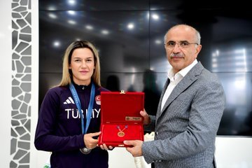 Başkan Sami Er Olimpiyatta Gururumuz Hatice Akbaş’ı Ağırladı