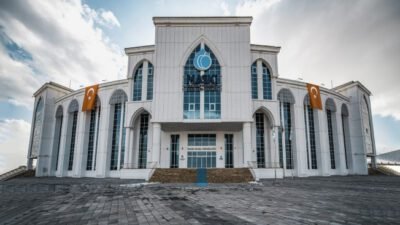 Vahap GÜNER Yazdı…
Malatya Büyükşehir olacak derken bütün şehir olmuştu. Bir