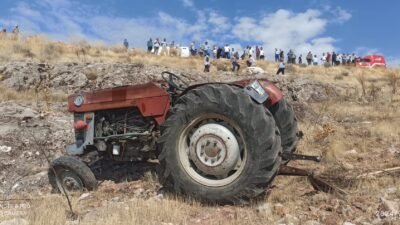 Darende ilçesi Ilıca Mahallesi’nde traktör şarampole devrildi.