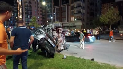 Malatya'nın Altınkayısı Bulvarı'nda akşam saatlerinde yaşanan korkunç trafik kazasında bir