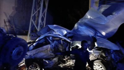 Yazıhan Fethiye'de kontrolden çıkan bir kamyonet zincirleme kazaya neden oldu.