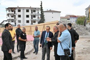vali seddar yavuz yikim alanlarini inceledi