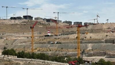 Bilmeyenimiz yoktur; flora ve faunasıyla, çam ağaçlarıyla, Beydağları’nın berrak, saf