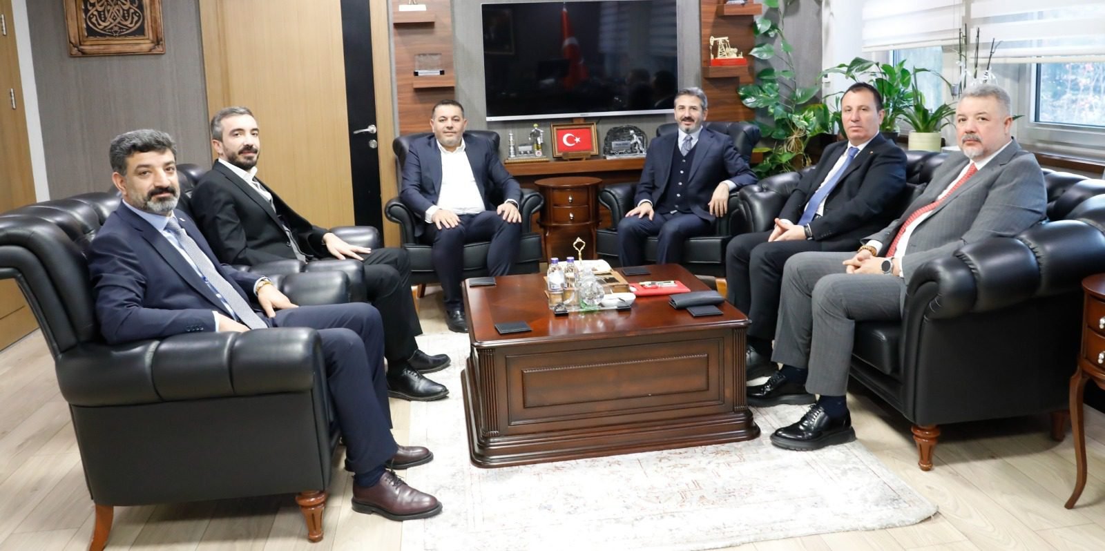 Başkan Sadıkoğlu’ndan, Bakan Yardımcısına mücbir sebep ziyareti 2 Başkan Sadıkoğlu’ndan, Bakan Yardımcısına mücbir sebep ziyareti 1