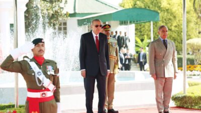 Ali Aladağ...: Malatya Olay...:
Cumhurbaşkanı Erdoğan ve Pakistan Başbakanı Şerif'in tören