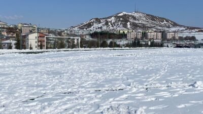 Ali Aladağ…:Malatya Olay…:
Arapgirspor Kulüp Başkanı Metin Akyüz sahanın kardan temizlenmemesinden