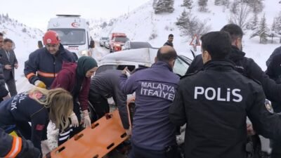 Ali Aladağ…:Malatya Olay…:
Son dakika…Sıcak haber…Tuzlama aracına çarptıktan sonra kendi aracında