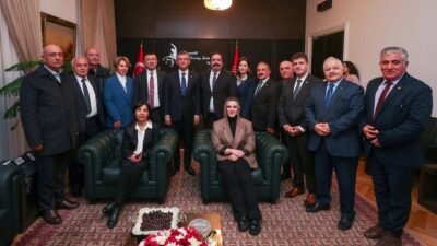 Ali Aladağ…:Malatya Olay…
Siyaset gündemi...Cumhuriyet Halk Partisi Genel Başkanı Özgür Özel,