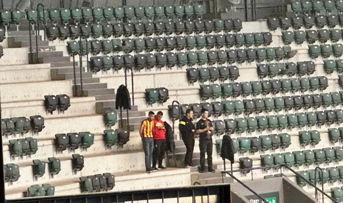 Ömer Lütfü Çelik…: Özgür Kocaeli…: Malatya Olay…:
4 Malatyalı...Plakaya özgü...Kocaelispor -