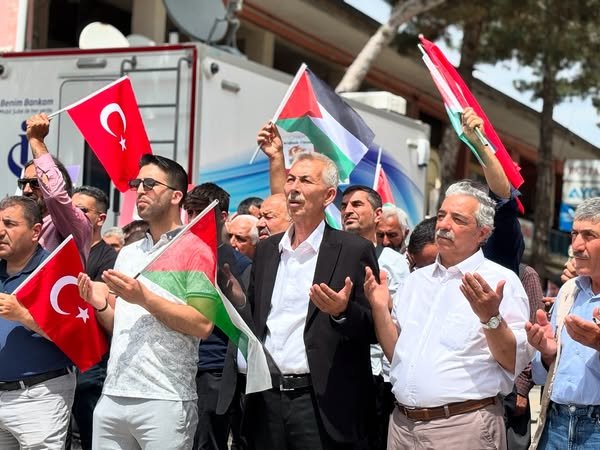 Ali Aladağ…:Malatya Olay Haber...:
Malatya Arapgir’de, Gazze’deki saldırılarda hayatını kaybeden şehitler