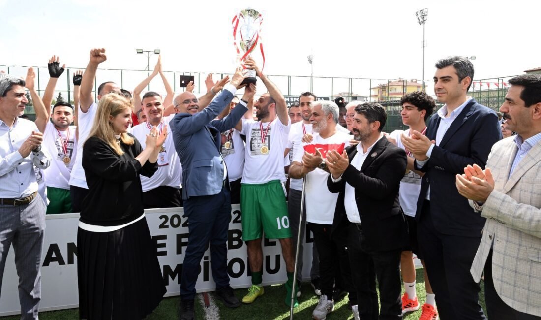 Uğur Hanbey Aladağ…:Malatya Olay…:
Günün güzel haberi…Yeni Malatyaspor’un küme düşüp kenti