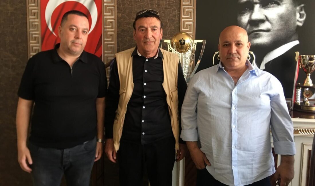 Ali Aladağ…:Malatya Olay Haber…:
Yeni Malatyaspor Başkanı Haşim Karadağ, bir bir