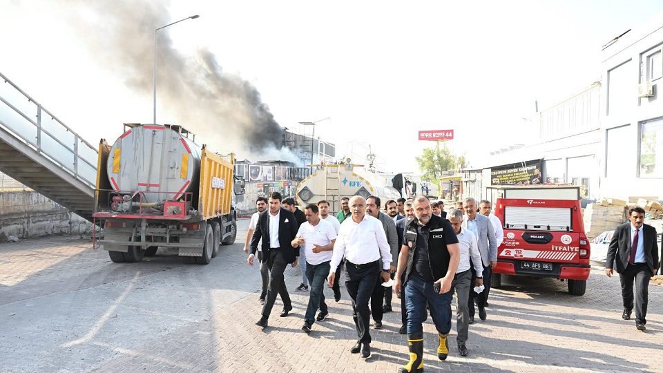 Ali Aladağ…:Malatya Olay Haber…:
Ağbaba inşaat malzemeleri satışı yapan Milletvekili Veli