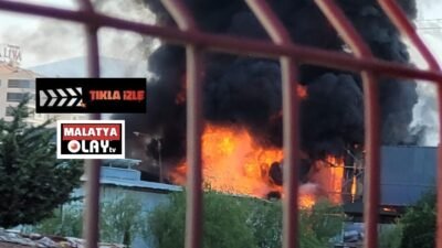Ali Aladağ…:Malatya Olay Haber…:
Son dakika…Sıcak haber…Korkutan yangın…Malatya-Ankara yolu Bostanbaşı mevkiin