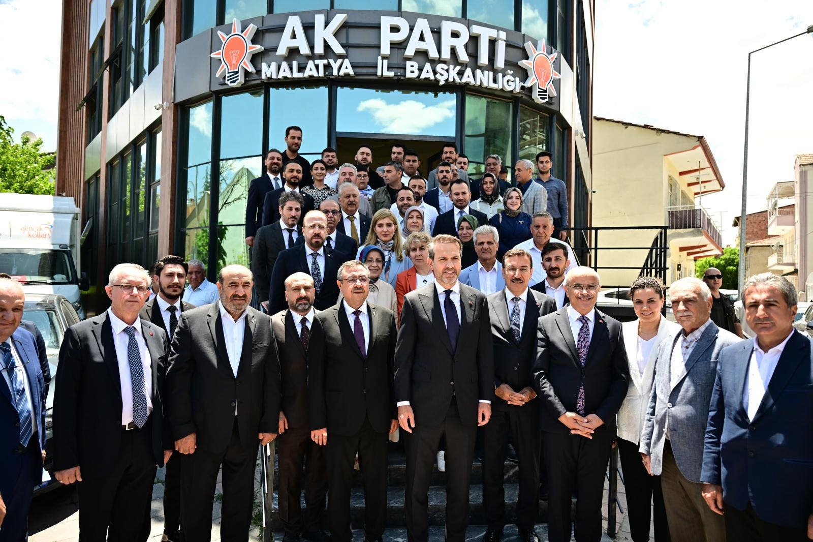 Ali Aladağ…:Malatya Olay Haber…:
Siyasette sıcak haber...Bakan Bayraktar ziyaretlerini sürdürüyor. AK