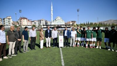 Ali Aladağ…:Malatya Olay…:
Günün öne çıkan spor haberi…Kupa alındı…Malatya Yeşilyurtspor Kulübü,