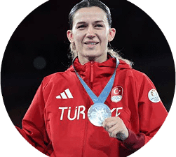 Ali Aladağ…: Malaya Olay Haber…:
Tarih yazan gururumuz nazara geldi...İngiltere'nin Liverpool