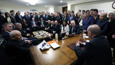 Ali Aladağ…: Malatya Olay Haber…:
Türkiye siyasetinde günün fotoğrafı Meclisten çekildi…Cumhurbaşkanı