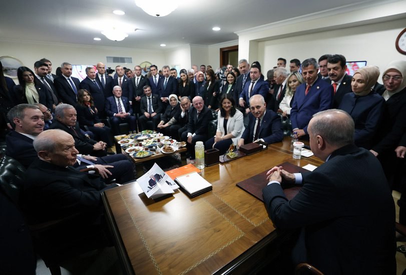 Ali Aladağ…: Malatya Olay Haber…:
Türkiye siyasetinde günün fotoğrafı Meclisten çekildi…Cumhurbaşkanı