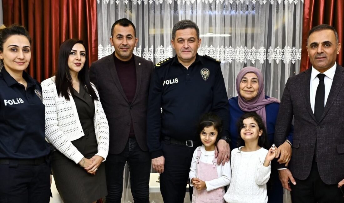 Uğur Hanbey Aladağ…:Malatya Olay Haber…:
Günün en anlamlı haberi…Malatya Emniyet Müdürü