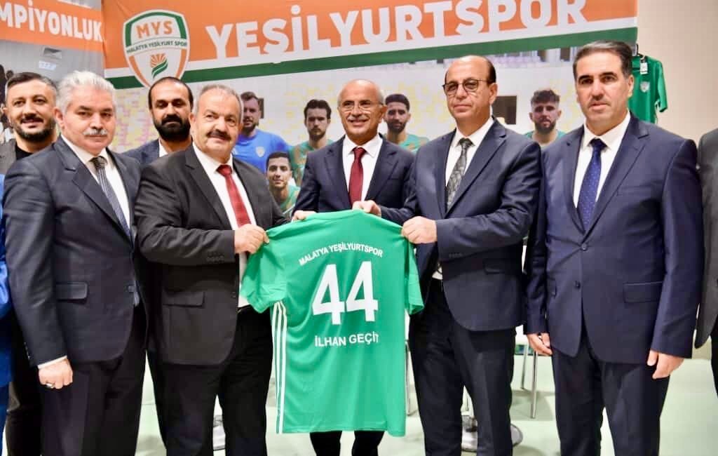 Mehmet Şahin…:Malatya Olay Haber…:
Son dakika…Sıcak gelişme…Malatya Yeşilyurtspor Kulübü kongreye gidiyor.