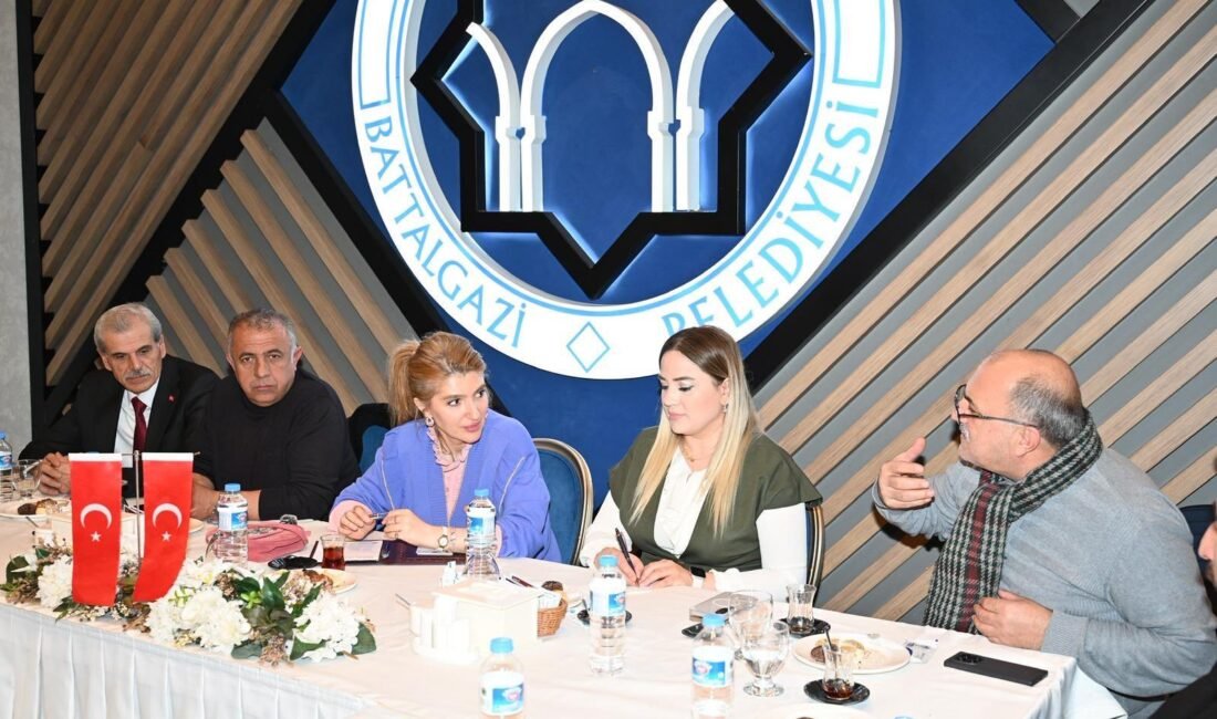 Ali Aladağ…:Malatya Olay Haber…:
Seçim bölgesini karış karış dolaşan Halkın Vekili