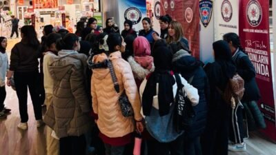 Uğur Hanbey Aladağ…:Malatya Olay Haber…:
Bugün 5 Aralık tarihi, Dünya Kadın