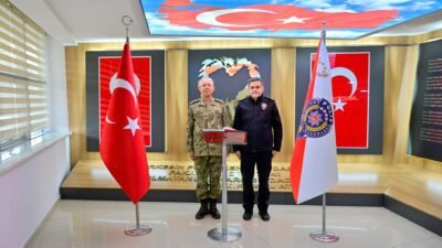 Uğur Hanbey Aladağ…:Malatya Olay Haber…:
Sıcak haber…2.Ordu Komutanı Korgeneral Zorlu Topaloğlu;