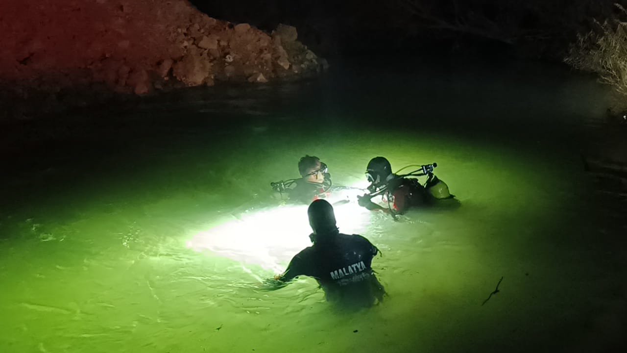 Ali Aladağ…:Malatya Olay Haber…:
Şok haber…Malatya’nın Yeşilyurt ilçesi Duranlar Mahallesinde henüz