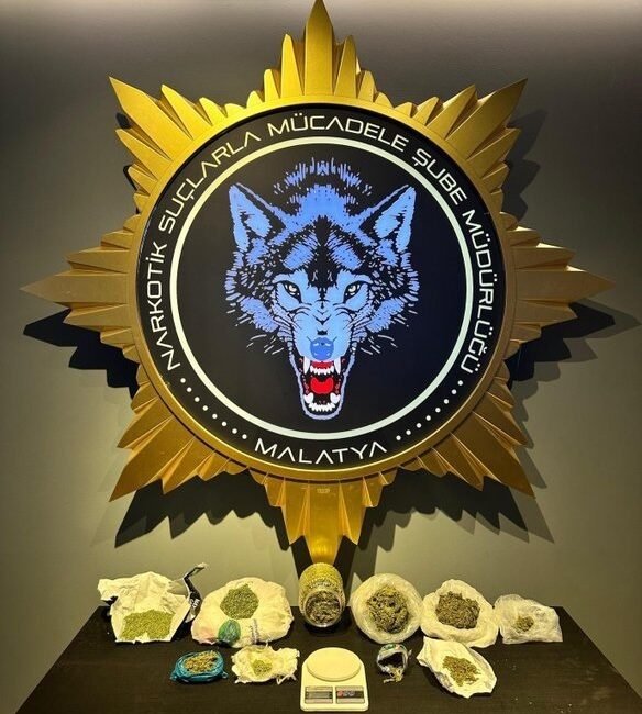 Ali Aladağ…:Malatya Olay Haber…:
Malatya'da uyuşturucuya savaş açıldı geçit yok...Polisin yaptığı