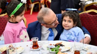 Uğur Hanbey Aladağ…: Malatya Olay Haber…:
Vali baba devlet baba çocuklarla