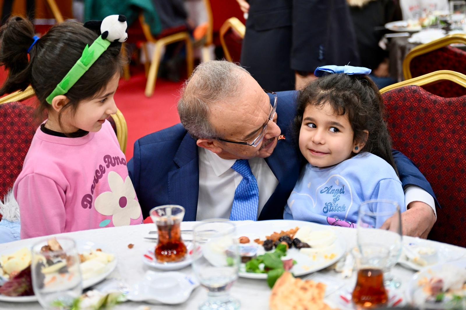 Uğur Hanbey Aladağ…: Malatya Olay Haber…:
Vali baba devlet baba çocuklarla