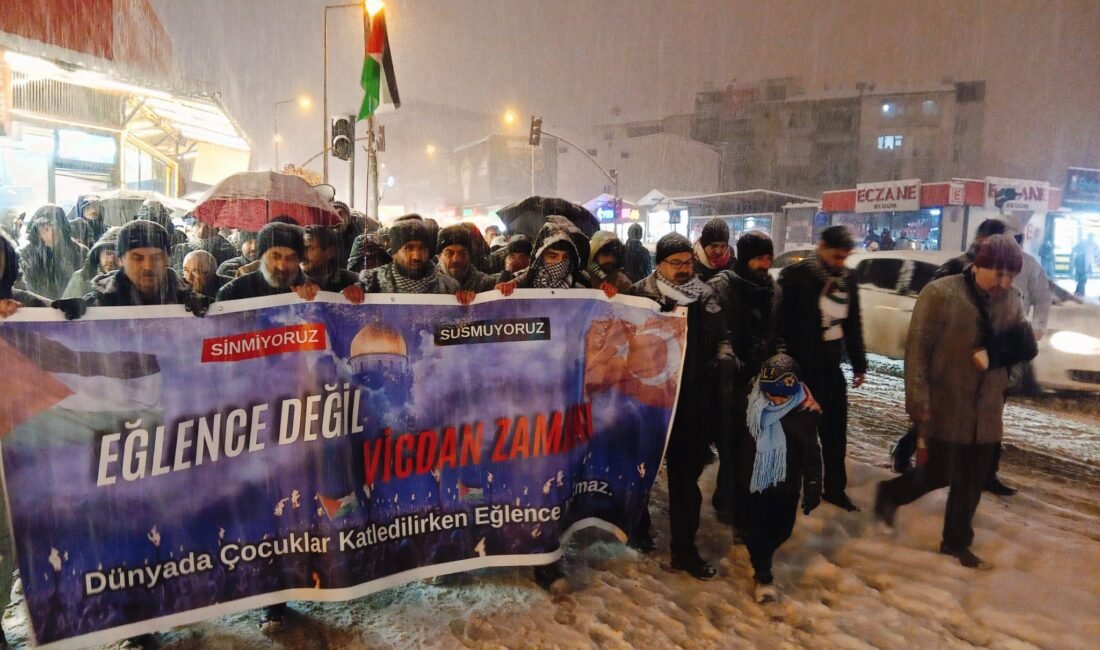 Ali Aladağ…:Malatya Olay Haber…:
Malatya’da yoğun kar altında Gazze için yürüyüş