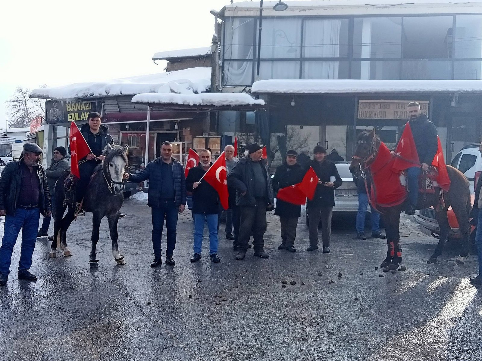 Ali Aladağ…:Malatya Olay Haber…:
Nusaybin-Kamışlı sınır hattında Türk Bayrağı’na yönelik gerçekleştirilen