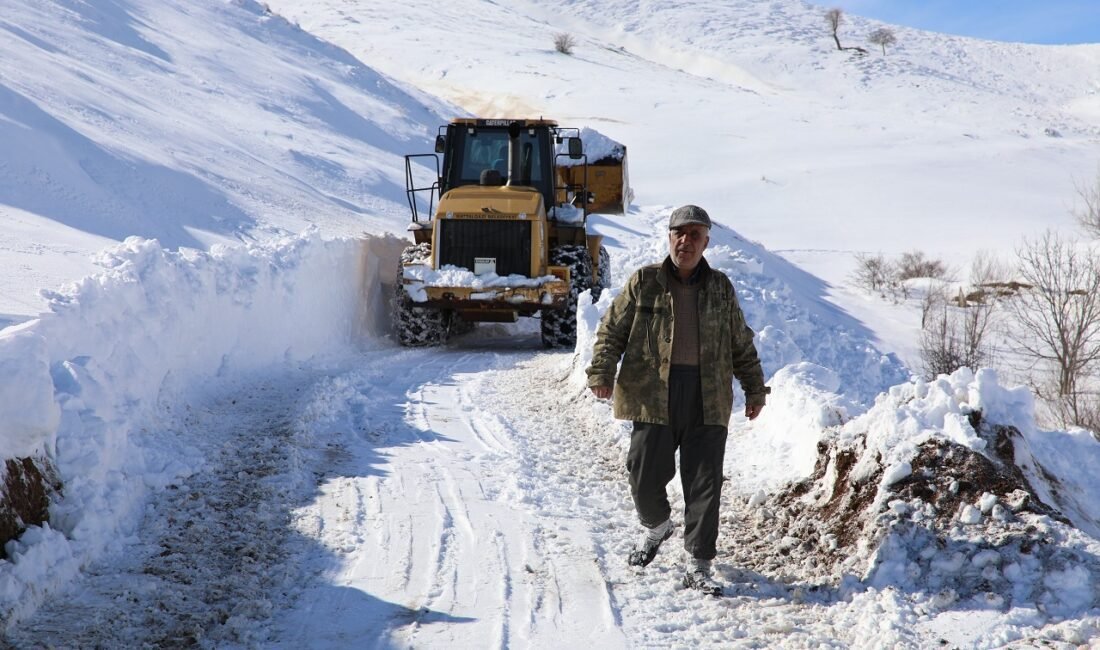 Ali Aladağ…:Malatya Olay Haber…:
Battalgazi Belediyesi ekipleri, yoğun kar yağışının etkili