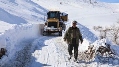 Ali Aladağ…:Malatya Olay Haber…:
Battalgazi Belediyesi ekipleri, yoğun kar yağışının etkili