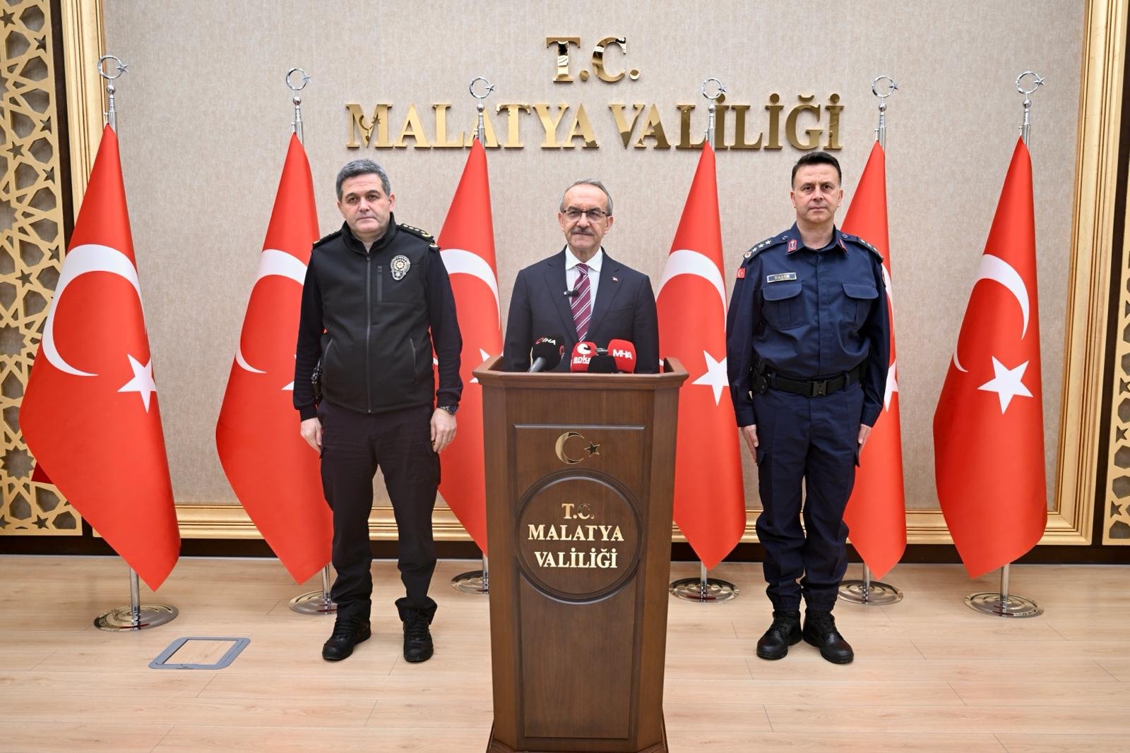 Uğur Hanbey Aladağ…:Malatya Olay Haber…:
Malatya'da sıcak gündem…Malatya Valisi Seddar Yavuz,