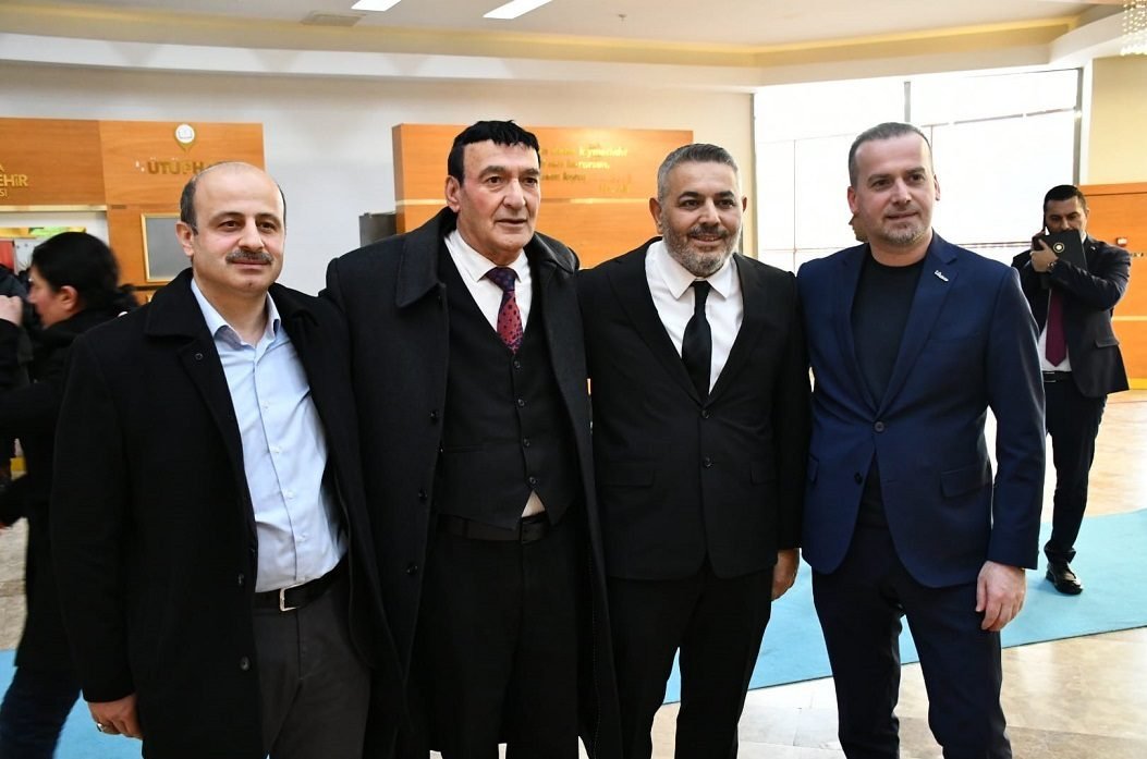 Ali Aladağ…:Malatya Olay Haber…:
Günün haberi...Çok şey yazıldı-söylendi...Manşetlere taşındı...Bugün 2 Başkan