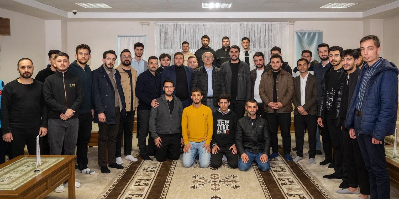 Ali Aladağ…:Malatya Olay Haber…:
Malatya Büyükşehir Belediye Başkanı Sami Er, "Göreve