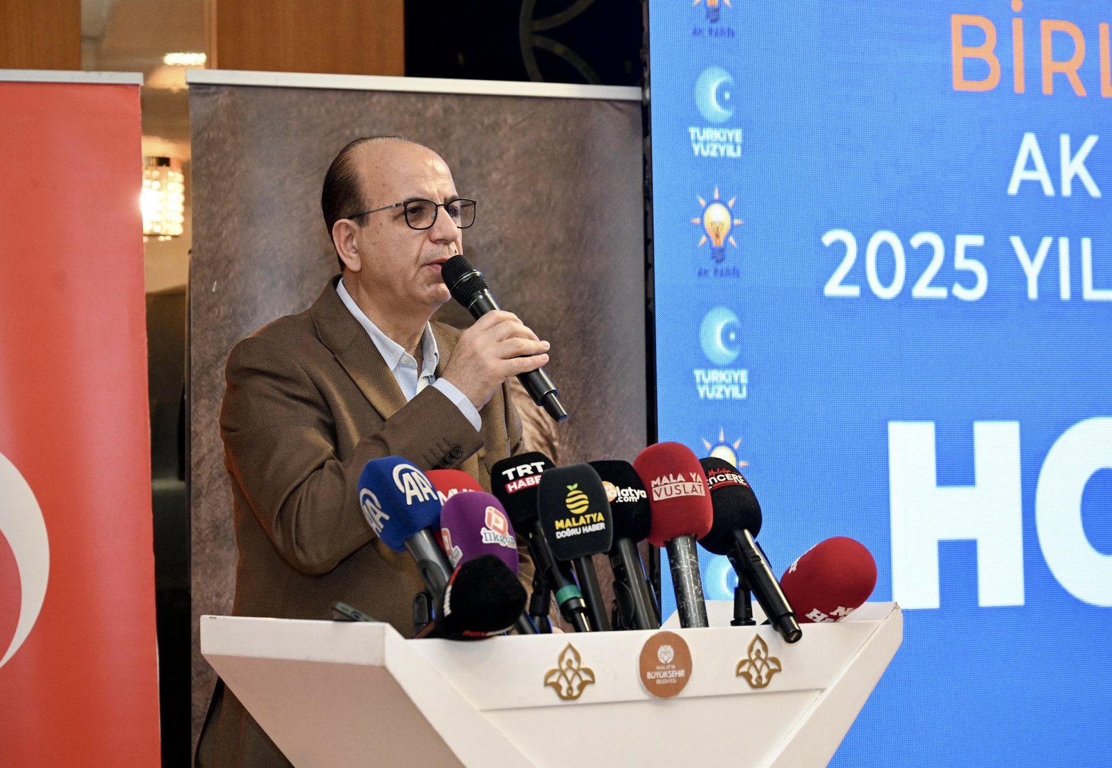 Uğur Hanbey Aladağ…: Malatya Olay…:
Yeşilyurt Belediye Başkanı Prof.Dr. İlhan Geçit'in