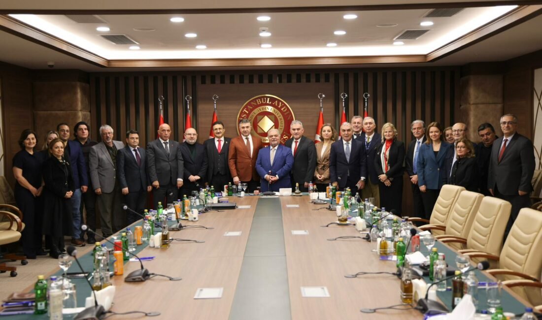 Ali Aladağ…:Malatya Olay Haber…:
21. Dönem Malatya Milletvekili Ekonomist Ahmet Özal,