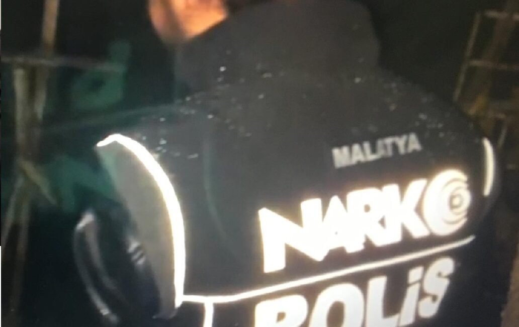 Ali Aladağ…:Malatya Olay Haber…:
Malatya polisi 4 şahsa ait 3adreste yaptığı