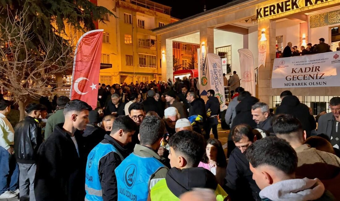 Kadir Gecesini idrak ettik…Allah dualarınızı kabul etsin…Ülkü Ocaklarından İkram Ali Aladağ…:Malatya Olay Haber…:
Deprem bölgesi Malatya'da kadir gecesi coşkusu...Ramazan ayının