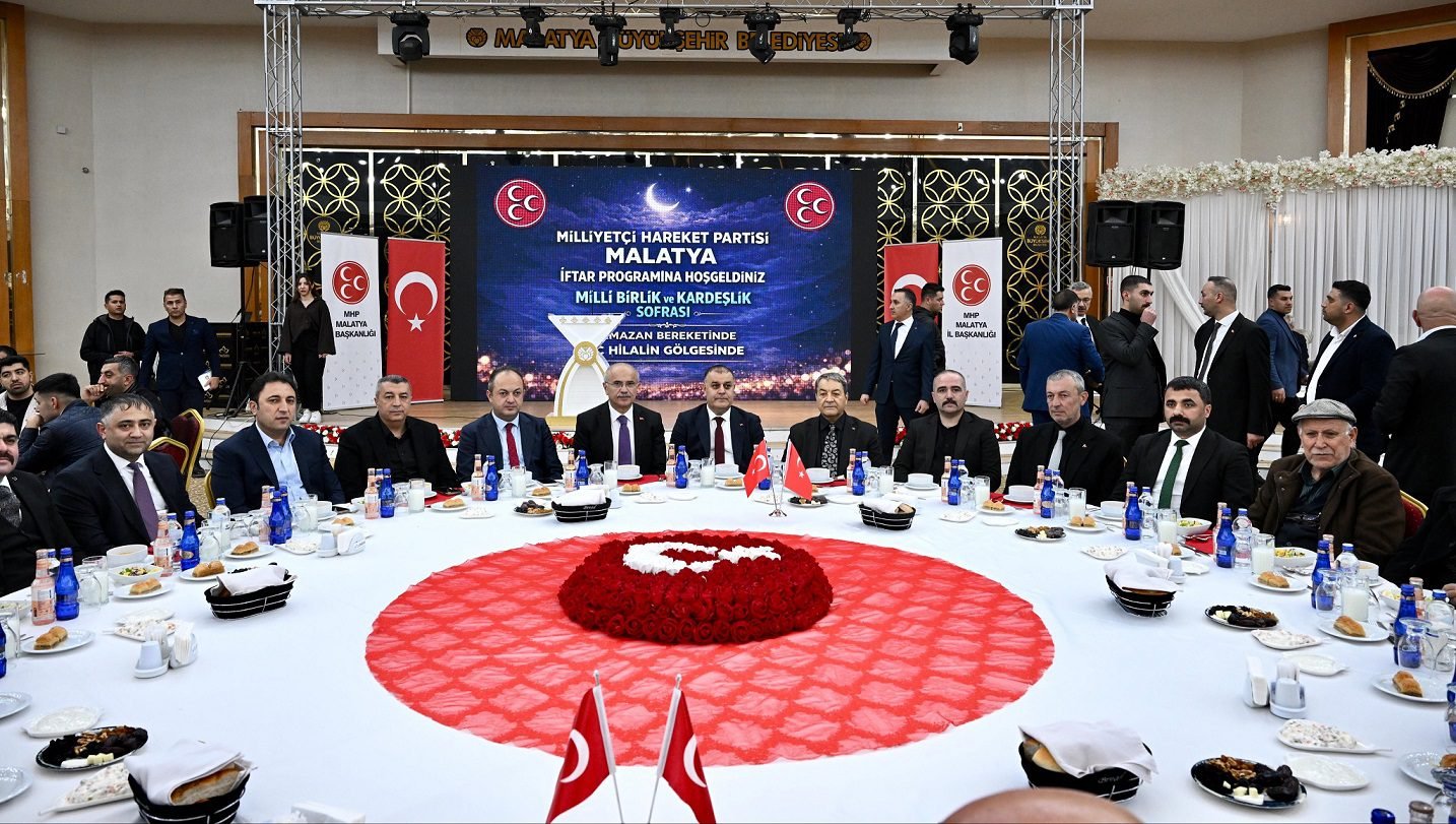 Milliyetçi Hareket Partisi'nin Milli Birlik ve Kardeşlik Sofrası İftarına yoğun katılım oldu... 12 Milliyetçi Hareket Partisi'nin Milli Birlik ve Kardeşlik Sofrası İftarına yoğun katılım oldu... 11
