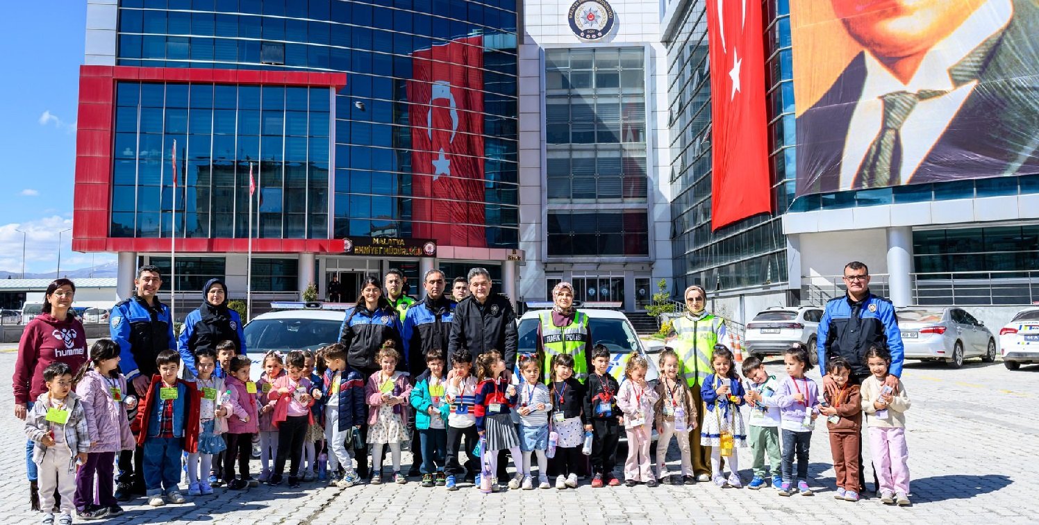 Türk Polisi Malatya'da da 181. kuruluş yıl dönümünü kutluyor 7 Türk Polisi Malatya'da da 181. kuruluş yıl dönümünü kutluyor 6