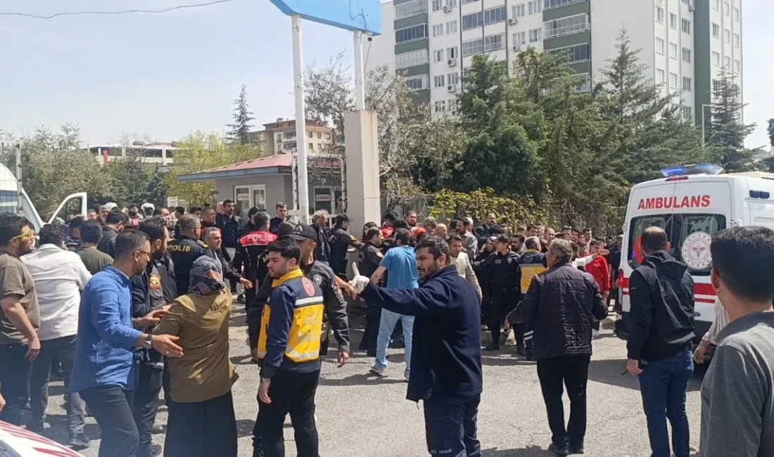 Kahramanmaraş’ta Okulda Dehşet Anları: Saldırı Anı Güvenlik Kameralarında! Kahramanmaraş Ayser Çalık Ortaokulu’na yönelik gerçekleştirilen saldırının faili İsa Aras
