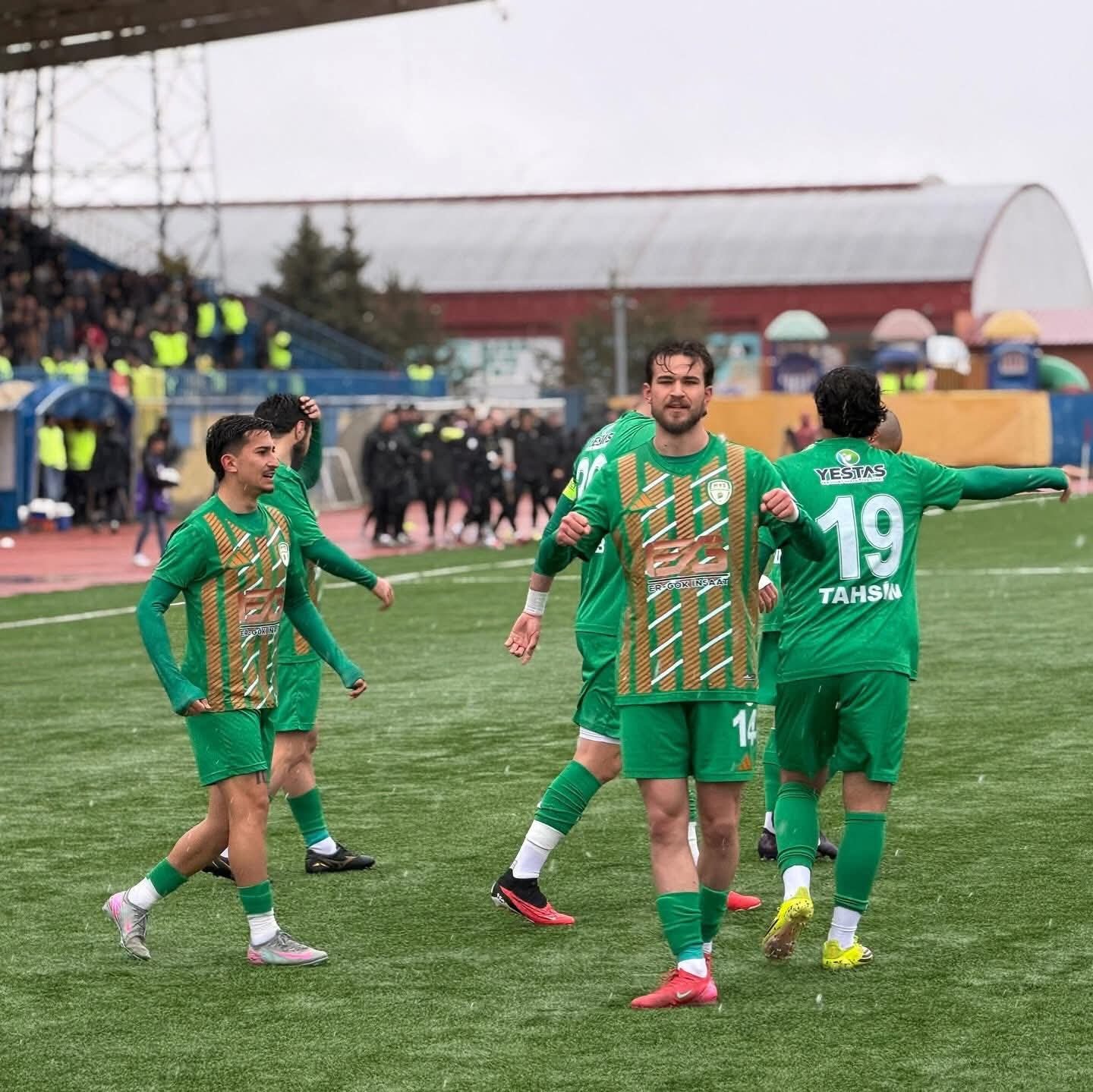 MALATYA YEŞİLYURT SPOR ALTIN DEĞERİNDE ÜÇ PUAN... 2 MALATYA YEŞİLYURT SPOR ALTIN DEĞERİNDE ÜÇ PUAN... 1