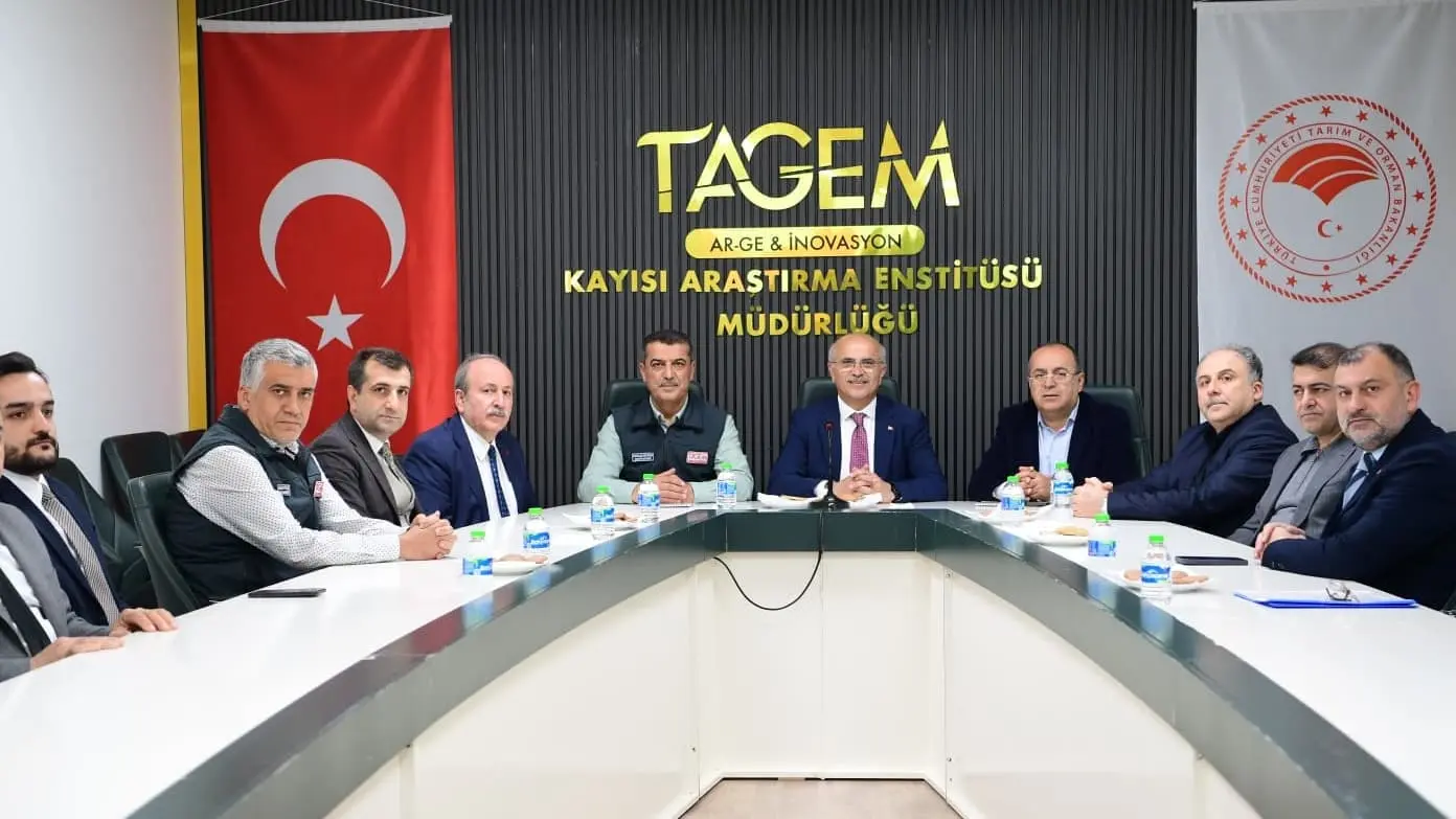 Başkan Er Son Noktayı Koydu: Kayısı Araştırma Enstitüsü Doğal Dokusuyla Halka Açılıyor 4 Başkan Er Son Noktayı Koydu: Kayısı Araştırma Enstitüsü Doğal Dokusuyla Halka Açılıyor 3